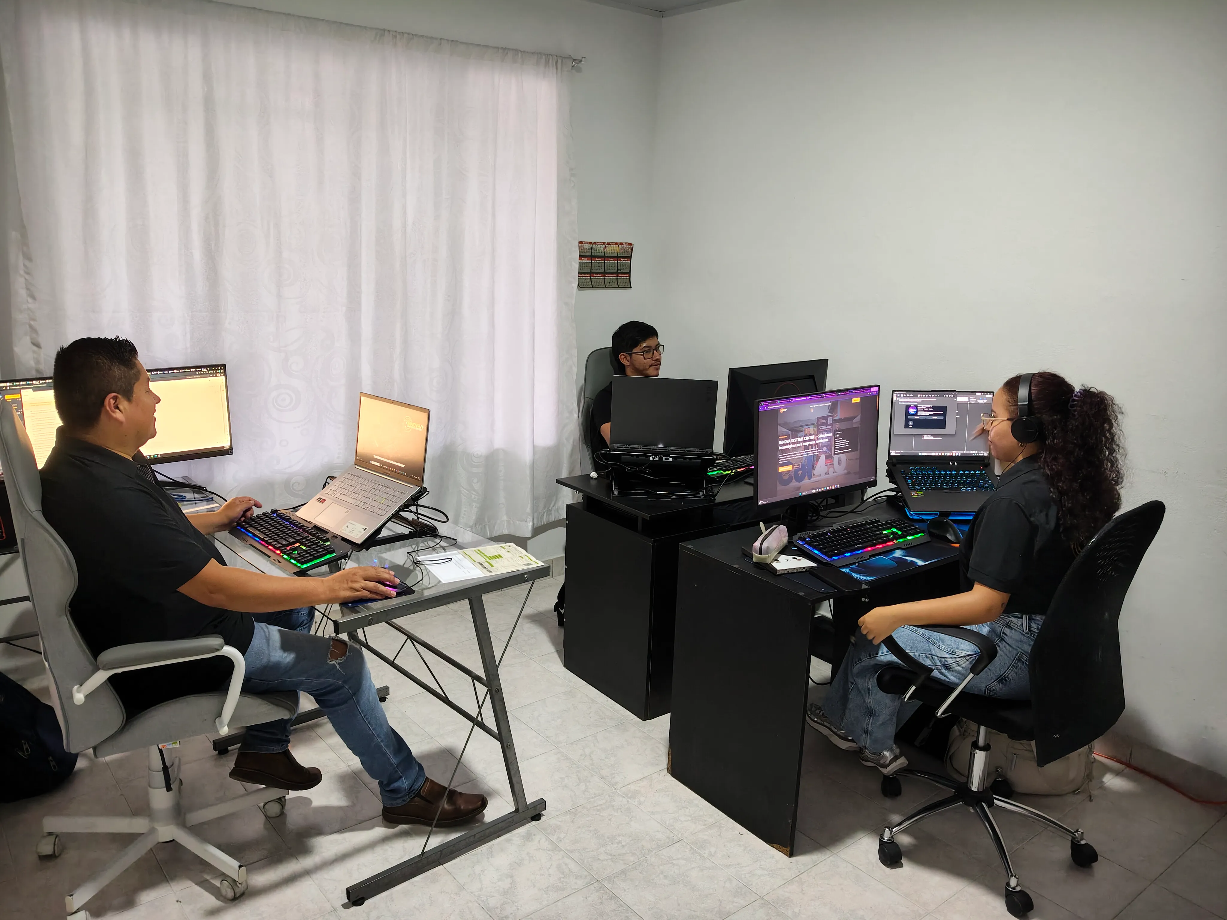Equipo programando